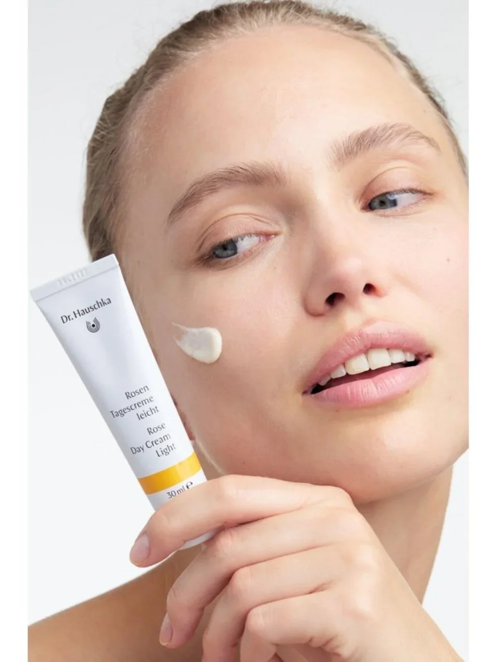 Nourishing Rose Day Cream Light - Hydrating Moisturizer for Glowing Skin, 1 oz